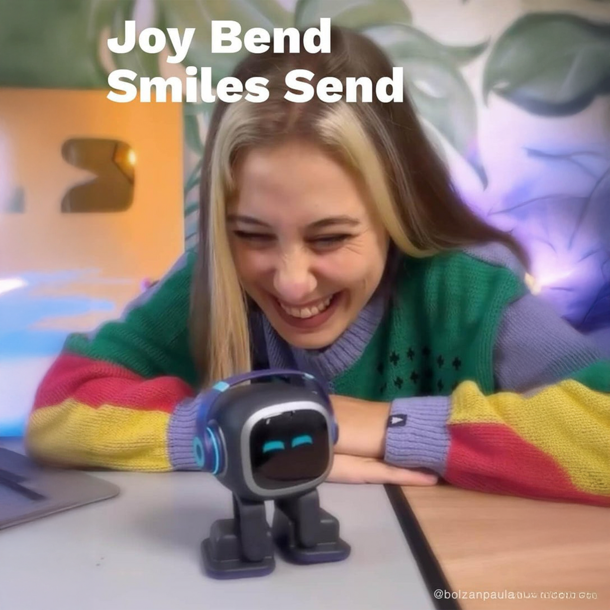 روبوت EMO Skateboard الذكي – رفيق تفاعلي ذكي مع أوامر صوتية وألعاب وتعابير واقعية (بدون المحطة المنزلية) من Living.AI