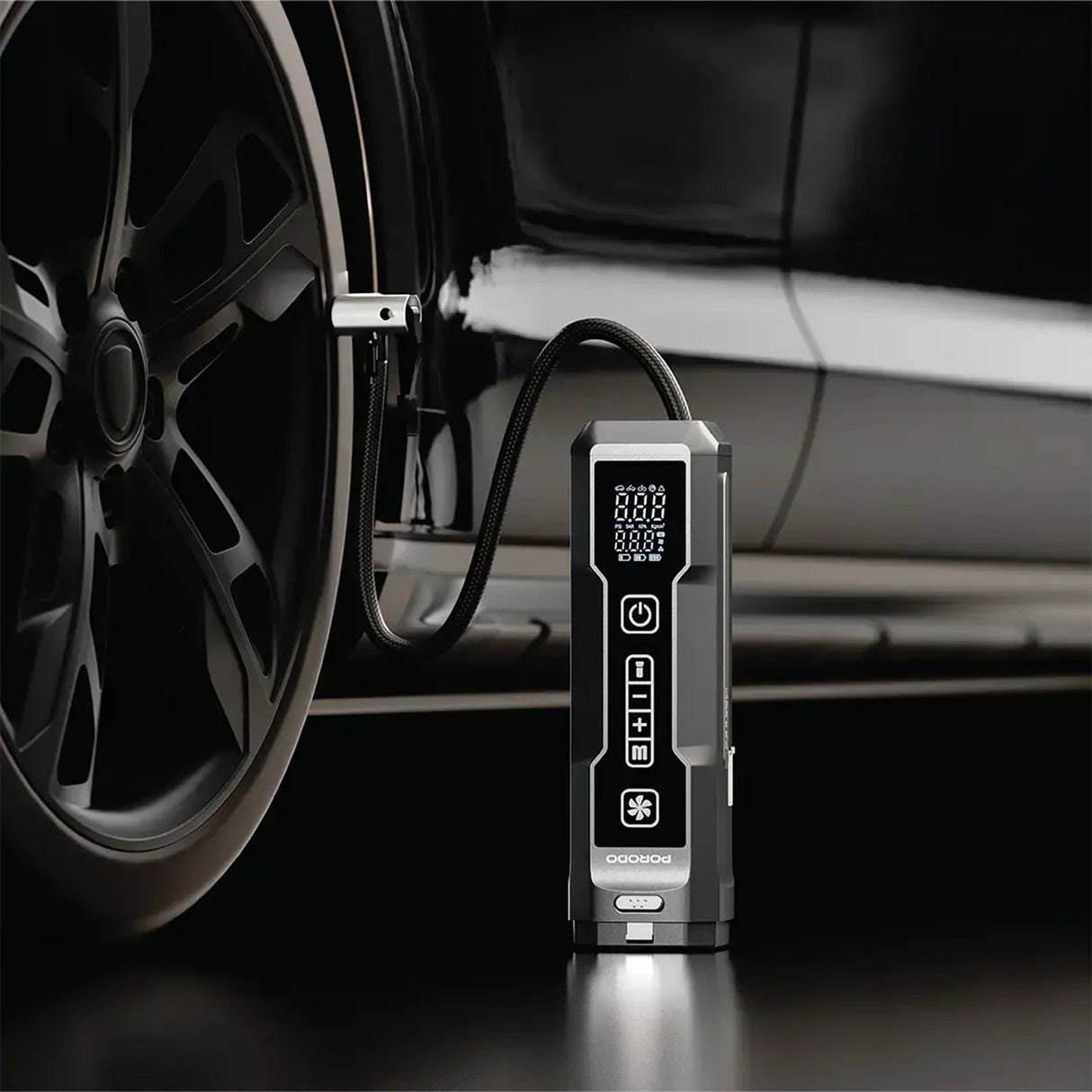 جهاز تشغيل بطارية السيارة 4 في 1 مع مكنسة يدوية ومنفاخ إطارات من Porodo