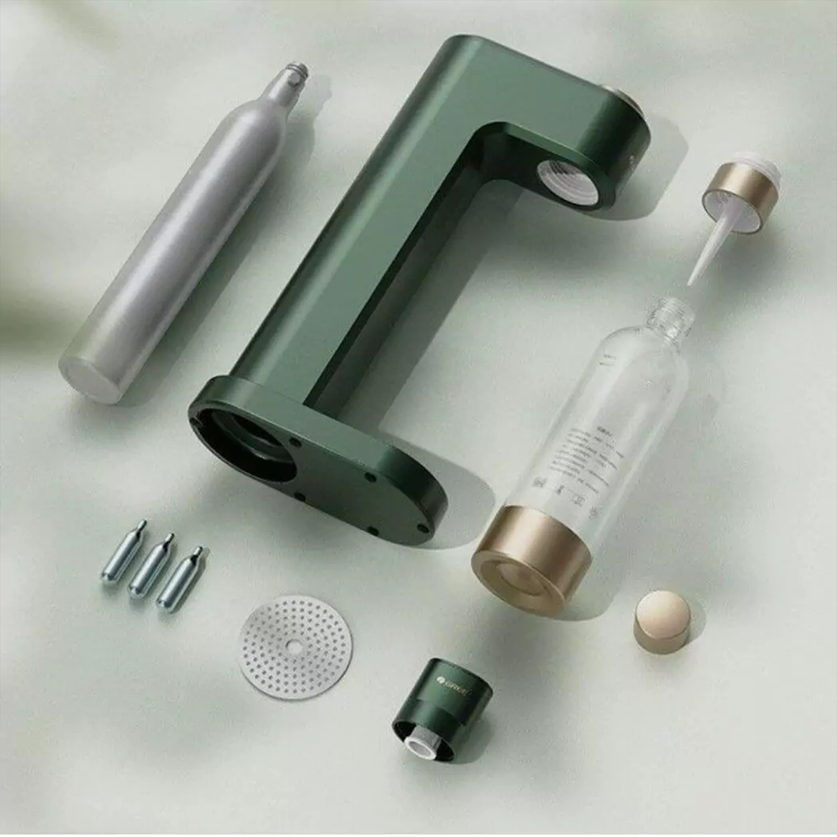 Sparkling Water Maker – Home Soda & Carbonated Drink Machine (Bottle Included) by Gree