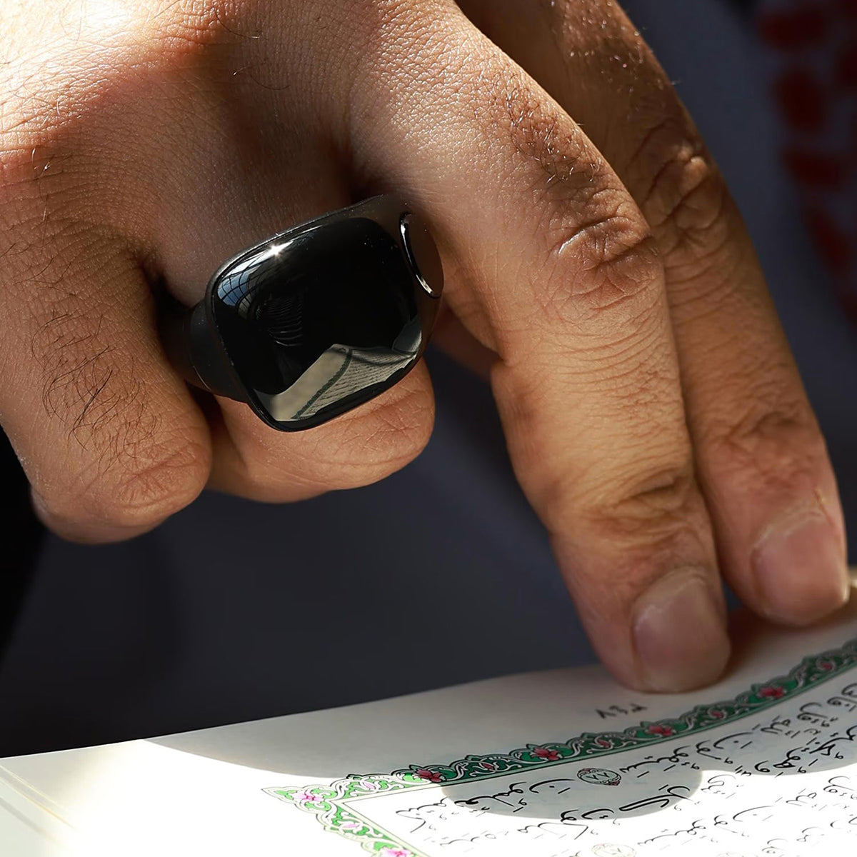 iTasbih Smart Tasbeeh Ring - 3 sizes Adjustable - Digital Dhikr Ring with OLED Display & App Support by WESLAMIC