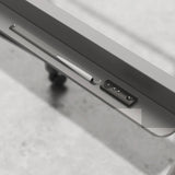 عربة تلفزيون متحركة بمحرك، حامل رفع كهربائي عالي التحمل لشاشة تلفزيون بحد أقصى 110 بوصة أو لوحة ذكية