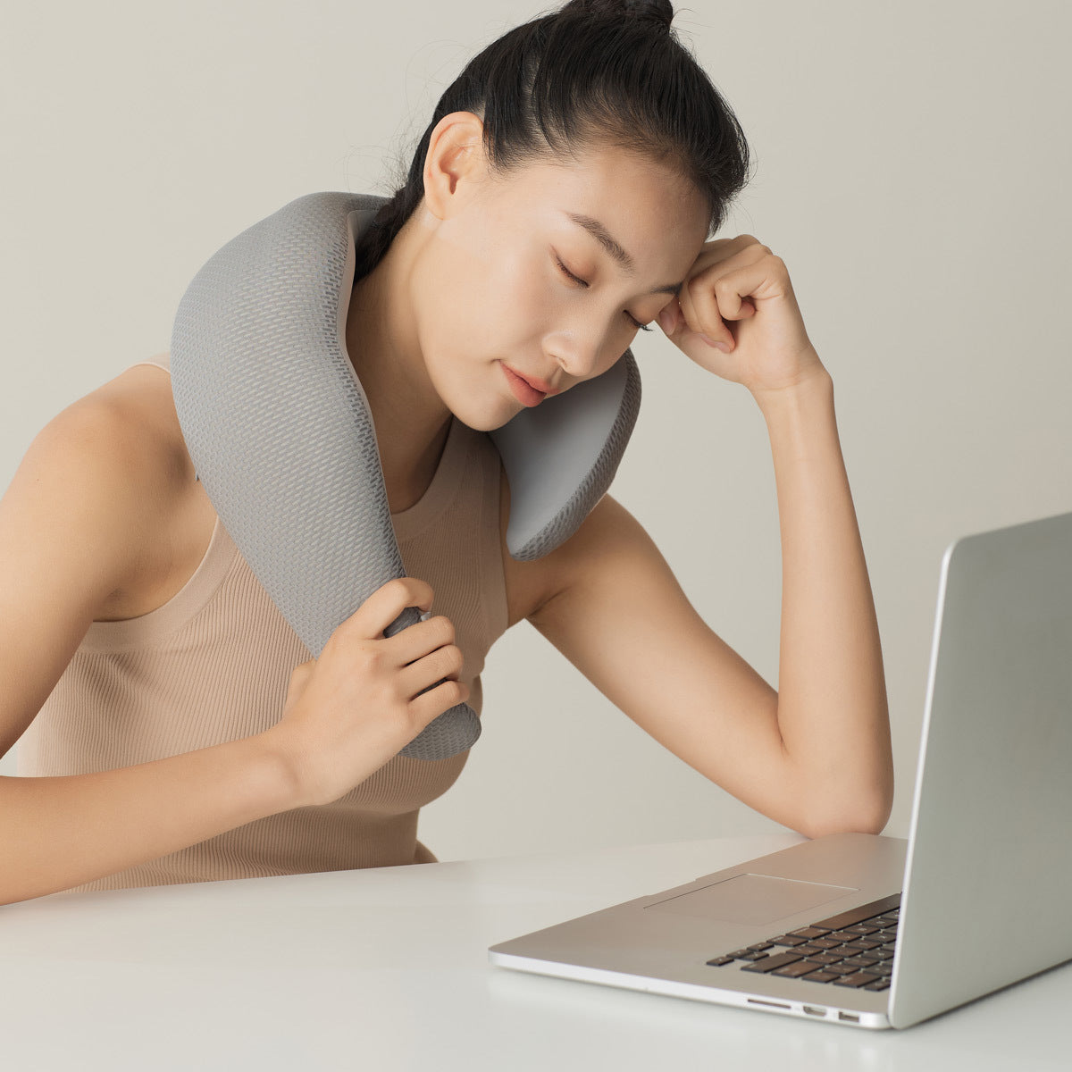 360° Ergonomic Neck Pillow – Adjustable Travel Neck Support Memory Foam by Yoyorelax